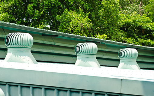 Ventilation de toiture - ventilation entretoit - Réparation toiture Laval Ventilation de toiture - ventilation entretoit - Réparation toiture Laval