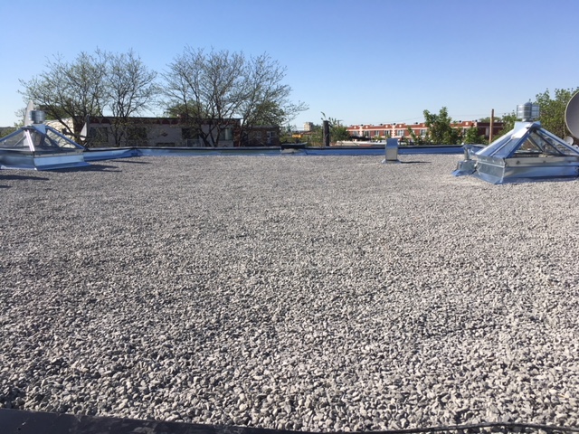 Pose de toiture en asphalte et gravier sur toit plat - toiture multicouche - Réparation toiture Laval