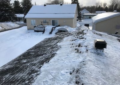 Toit de garage déneigé (déneigement de toiture) - Toiture-S. Beaumier à Laval