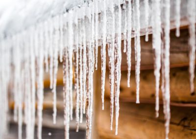 Déneigement de goutière urgence - Réparation toiture Laval